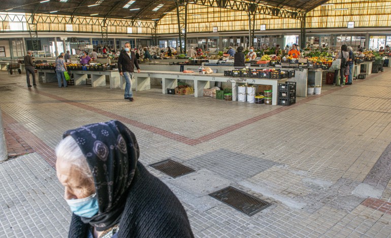 vendedores-e-clientes-reclamam-obras-no-mercado-municipal