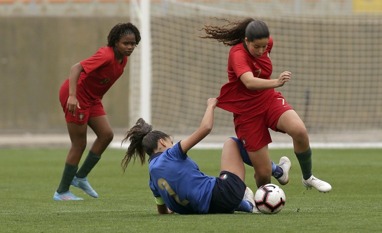 A festa do futebol feminino espelhada na estreia vitoriosa da equipa das quinas na Ronda de Elite da última época