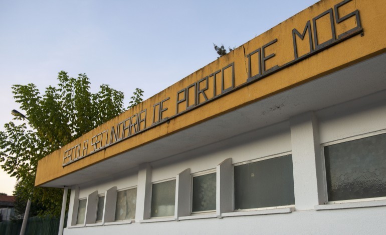 obras-na-escola-secundaria-de-porto-de-mos-comecam-em-outubro