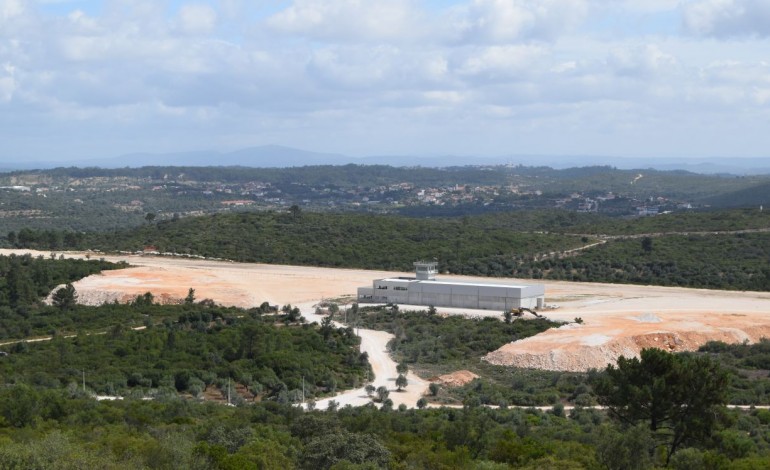 camara-de-ourem-embarga-obra-ilegal-feita-por-junta-das-misericordias-10528