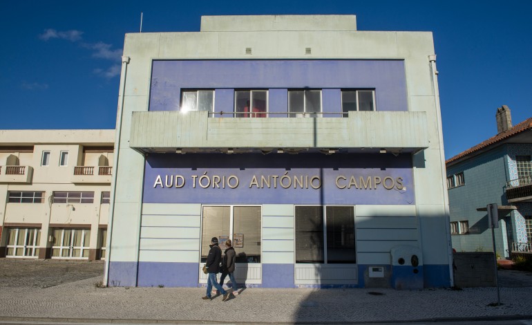 auditorio-antonio-campos-esta-fechado-e-cada-vez-mais-degradado