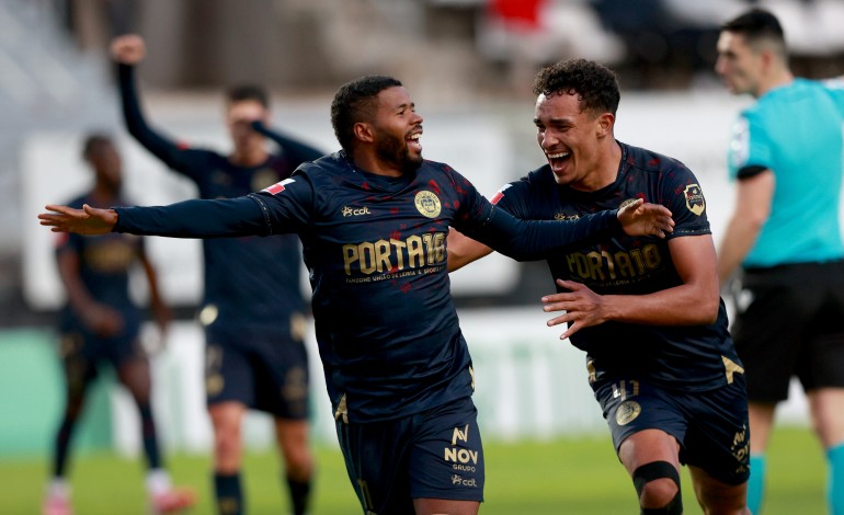 jair-da-silva-saiu-do-banco-para-dar-vitoria-a-uniao-de-leiria-em-faro