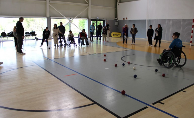joelettes-carro-a-vela-basquetebol-em-cadeira-de-rodas-e-parabadminton-na-vi-mostra-do-desporto-adaptado