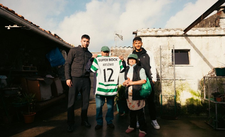 jogadores-do-sporting-cp-entregam-donativos-e-visitam-adepto-na-marinha-grande