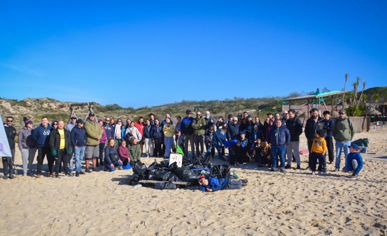 escuteiros-envolvem-se-em-limpeza-de-praia-e-recolhem-200-quilos-de-lixo