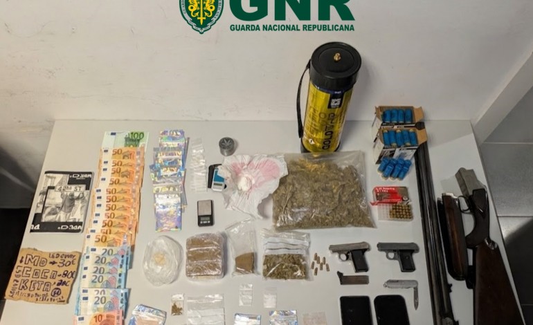 apanhados-com-droga-e-arma-de-fogo-em-operacao-de-transito-em-porto-de-mos