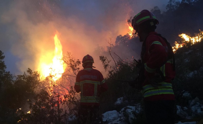 Incêndio no Arrabal deflagrou esta tarde