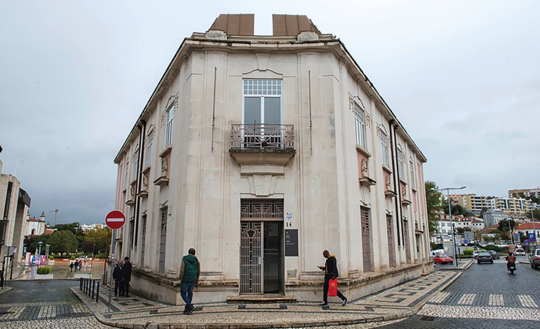 edificio-do-ex-bnu-em-leiria-a-venda-por-13-me