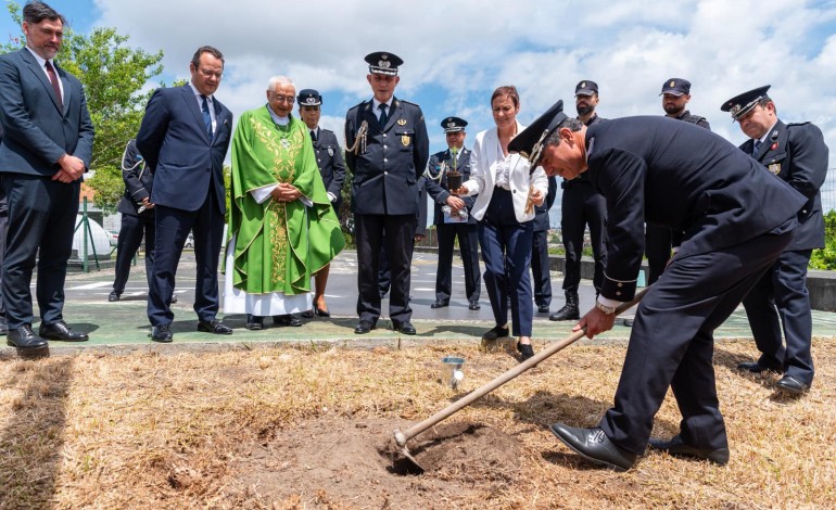 psp-planta-pinheiro-em-memoria-das-vitimas-dos-incendios