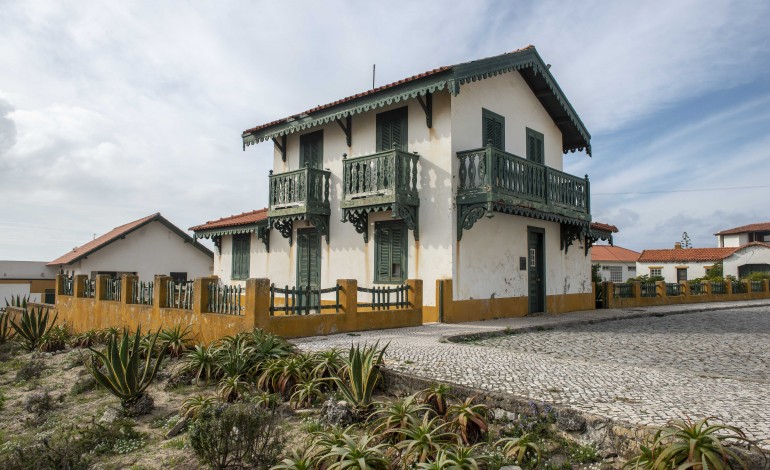 Chalet de São Pedro, localizado na rua D. Fernando I, em São Pedro de Moel