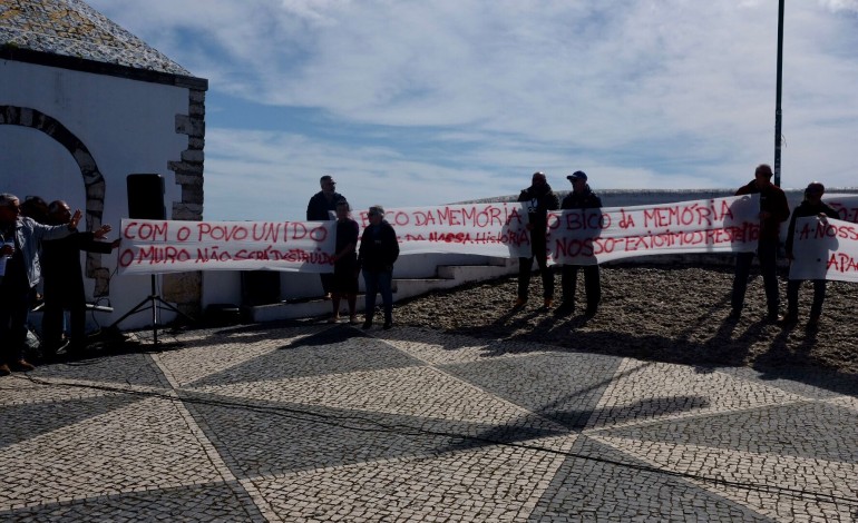 Populares concentraram-se na zona do Bico da Memória