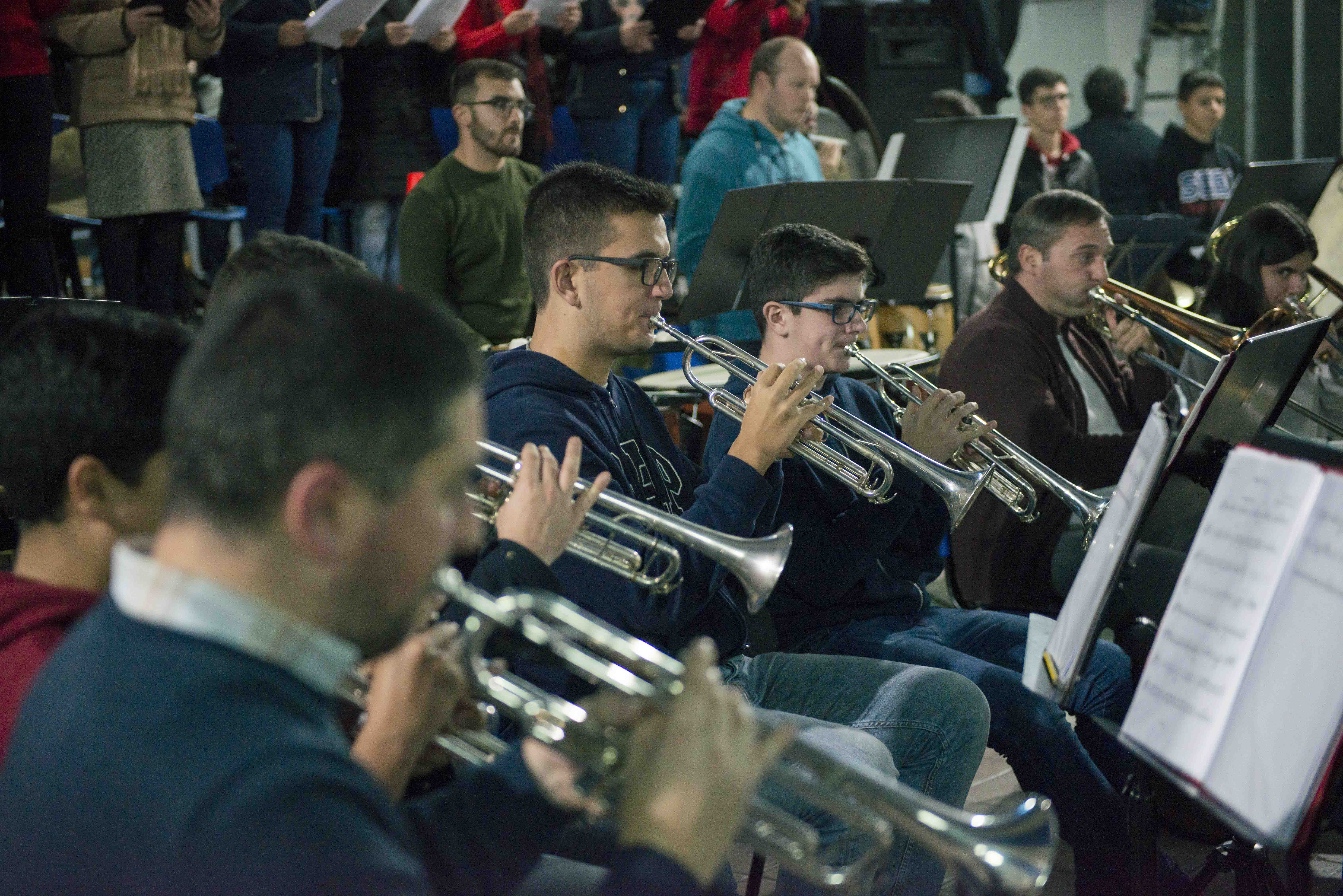 Ensaio geral para o concerto sensorial Nascente que se realizará no dia 30 de novembro, pelas 21.30h no Teatro José Lúcio da Silva. Uma produção do SMAS de Leiria e da Sociedade Filarmónica Sr. dos Aflitos do Soutocico que vai contar com 150 músicos em palco. A entrada é gratuita.