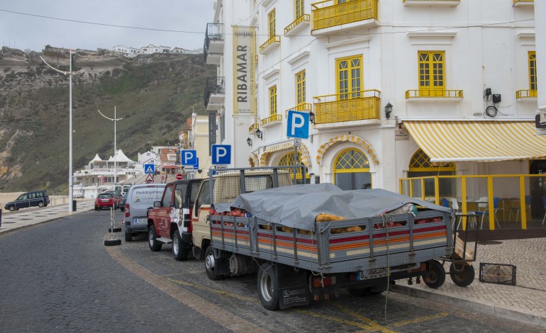 cargas-e-descargas-sao-dor-de-cabeca-na-zona-marginal-da-nazare