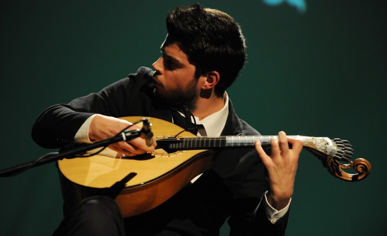 oficina-de-guitarra-portuguesa-no-teatro-stephens