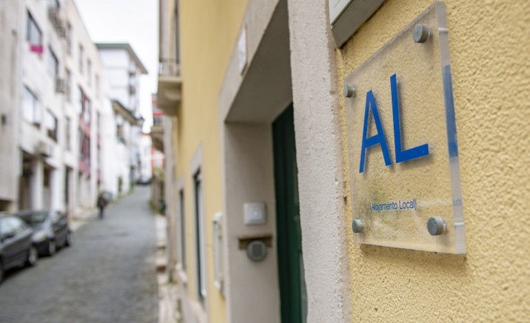 alojamento-local-da-nazare-apreensivo-com-programa-mais-habitacao