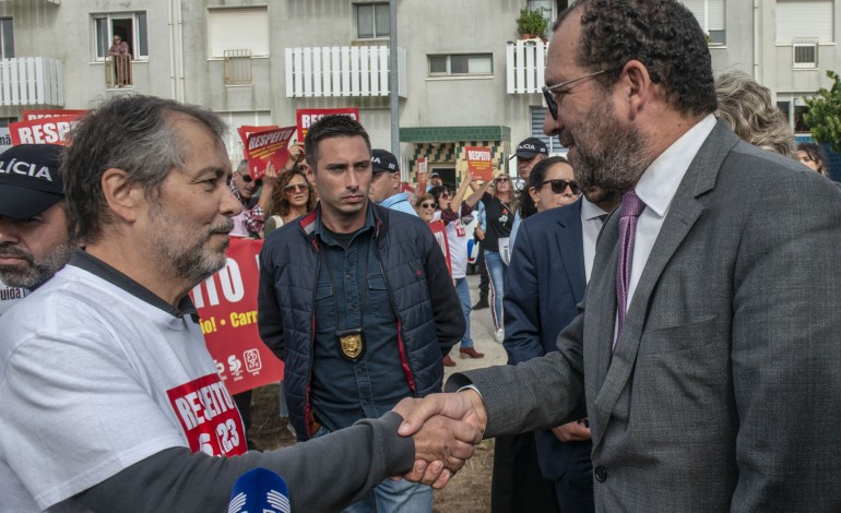 protestos-de-professores-deram-as-boas-vindas-ao-ministro-da-educacao-no-centro-escolar-de-marrazes