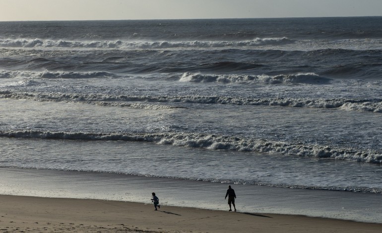 buscas-prosseguem-hoje-pelo-desaparecimento-de-duas-criancas-na-praia-do-pedrogao
