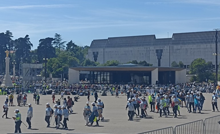 peregrinos-comecam-a-encher-santuario-de-fatima-para-cerimonias-do-13-de-maio