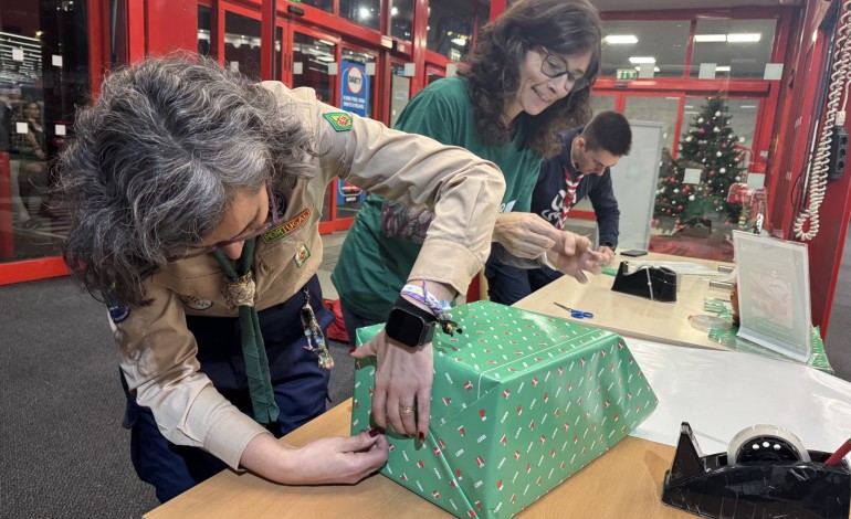 associacoes-fazem-embrulhos-e-criam-lacos-de-solidariedade