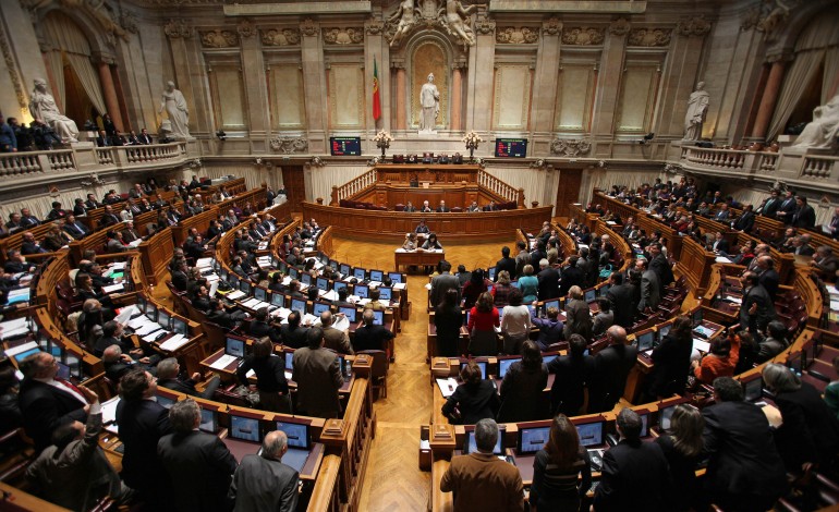 suspensao-do-pinhal-das-artes-chega-a-assembleia-da-republica-2798