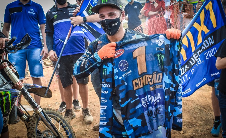 piloto-de-leiria-conquista-titulo-brasileiro-de-motocross