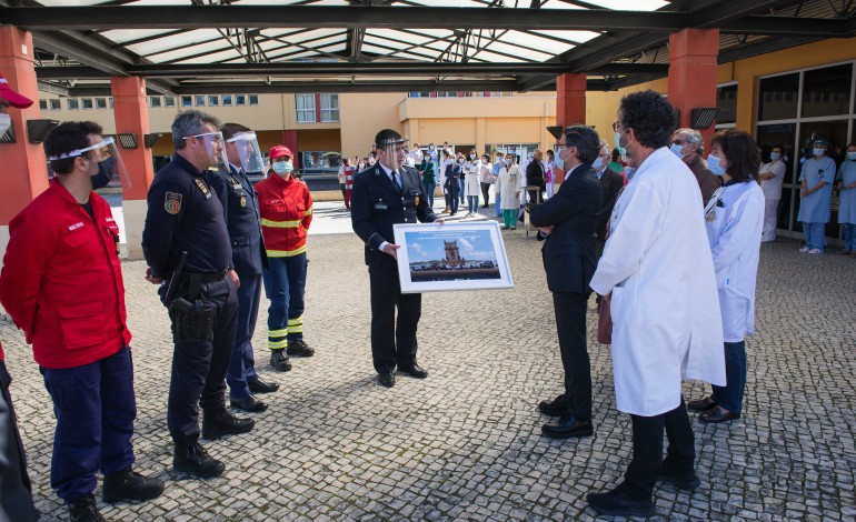 forcas-de-seguranca-e-bombeiros-homenageiam-profissionais-de-saude