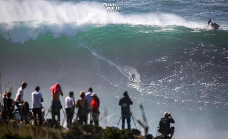 nazare-apresenta-se-fora-de-escala-e-oferece-condicoes-jamais-vistas